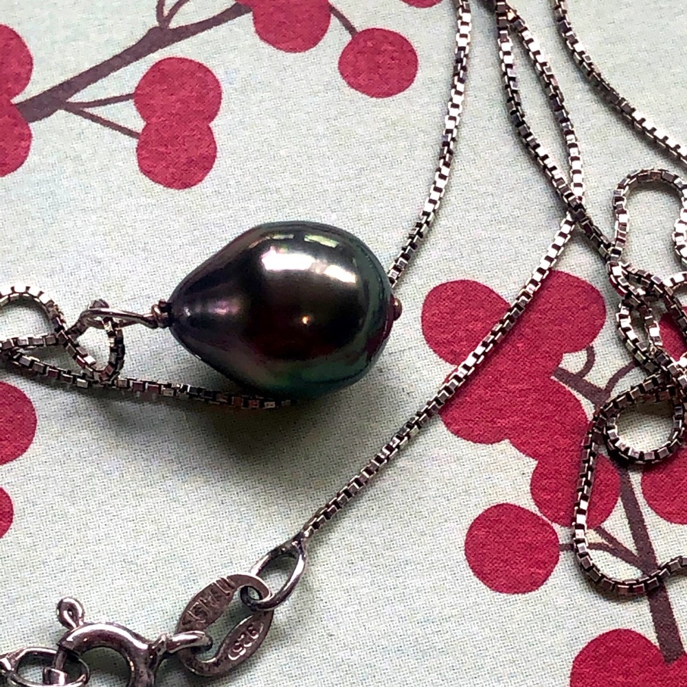 Black freshwater pearl necklace - Picture 2 of 5